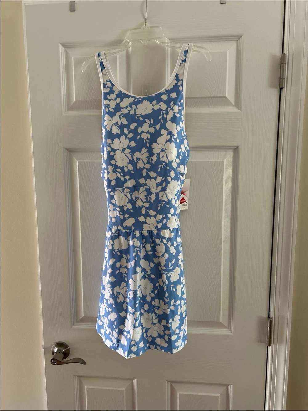 Lands' End Tugless
High Neck Swim
Dress swimsuit size 14 in Blue Blossom
Floral
